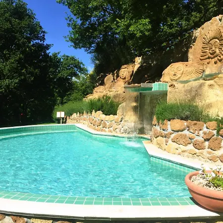 Apartahotel Isa - With Swimming Pool In Sorano, With Air Conditioning And Private Outdoor Area *