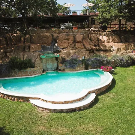 Isa - With Swimming Pool In Sorano, With Air Conditioning And Private Outdoor Area *