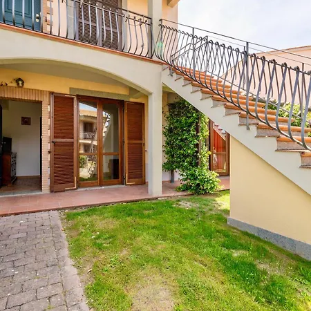 Isa - With Swimming Pool In Sorano, With Air Conditioning And Private Outdoor Area *
